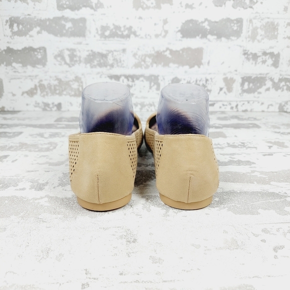 New Mia Cream Pointy Toe Perforated Slip On Loafers D936 - Picture 9 of 12